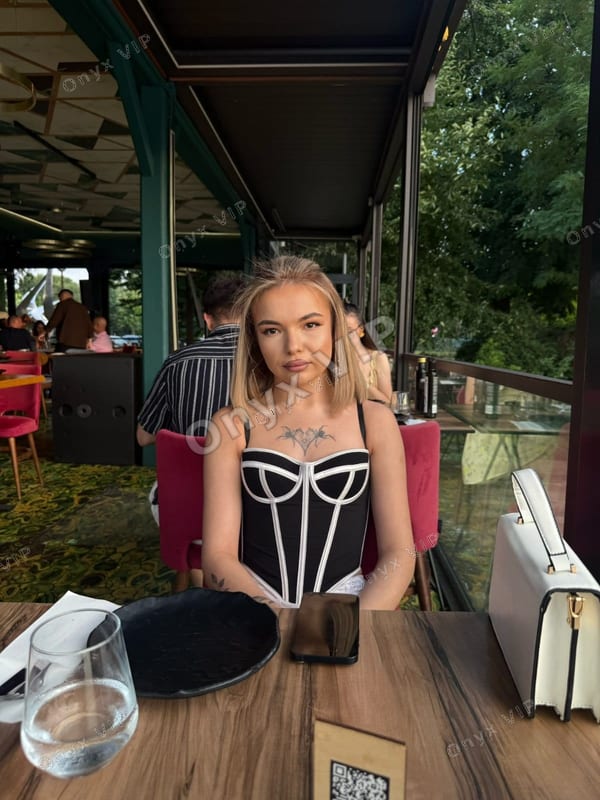 Sofia, escort in Bucharest